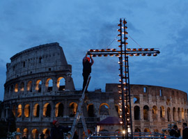 worker-lights-torches-on-cross-ahead-of-2012-way-of-the-cross-in-rome-cns-paul-haring-montage-0009.jpg worker-lights-torches-on-cross-ahead-of-2012-way-of-the-cross-in-rome-cns-paul-haring-montage-0009.jpg