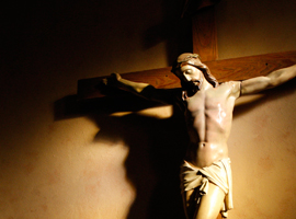 A crucifix bathed in light. CNS Photo/Nancy Phelan Weichec.
