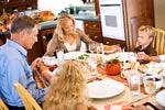 thanksgiving dinner family praying