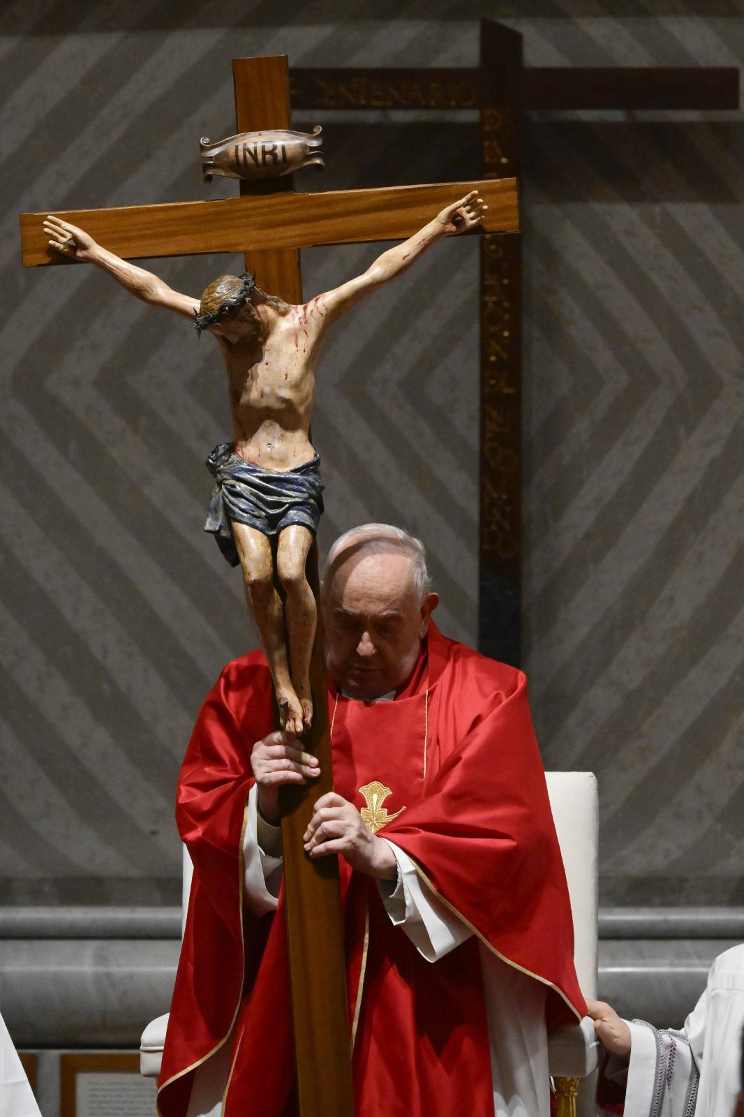 pope crucifix