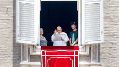Don't antagonize the elderly, pope says in grandparent's day message