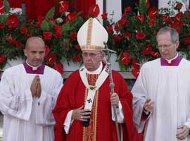 Pope Francis prepares to celebrate Mass at Havana's cathedral. CNS Photo/Paul Haring