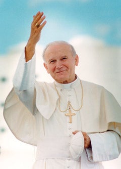 Pope John Paul II waves as he arrives at Miami International Airport at the start of his 1987 trip to the United States.  (CNS photo/Joe Rimkus Jr.)