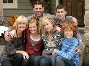 large-family-on-porch-homepage