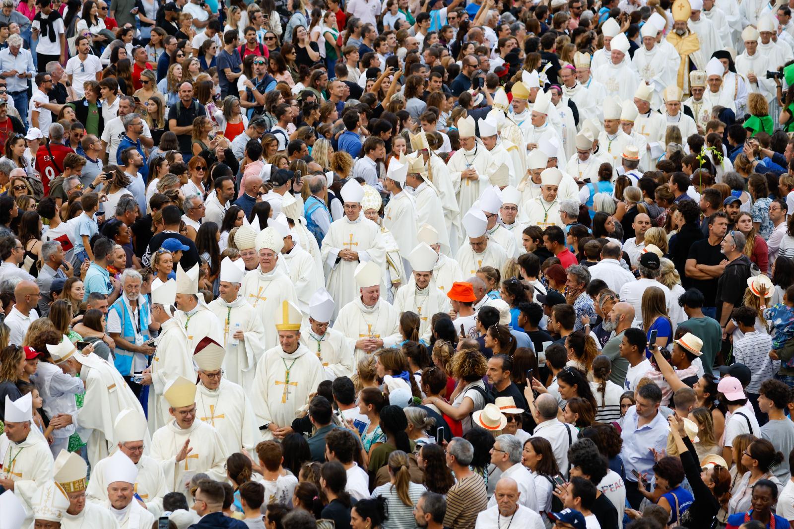 Bishops and cardinals at Mass in Marseille