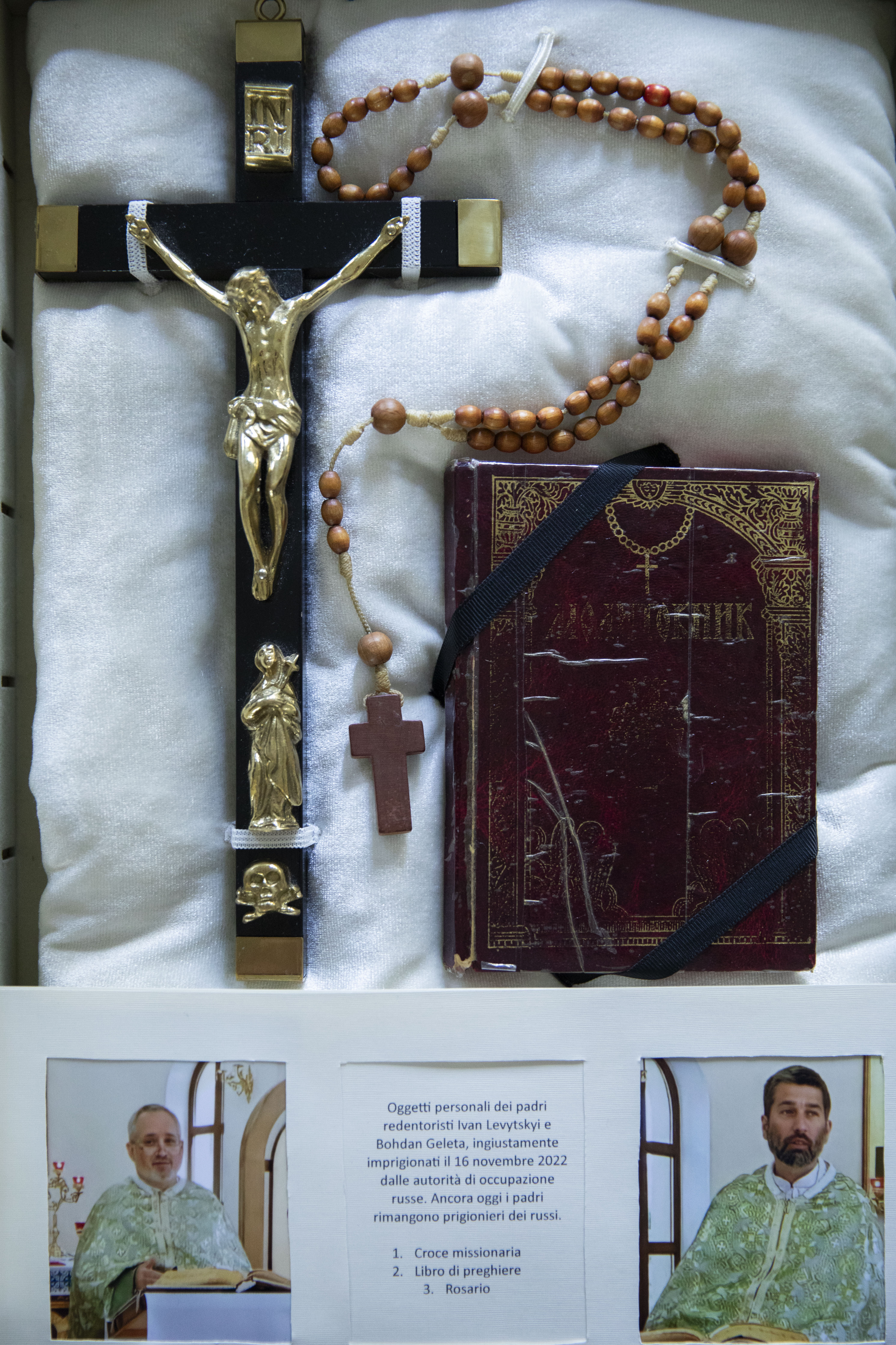 Gifts given to the pope by Ukrainian bishops.