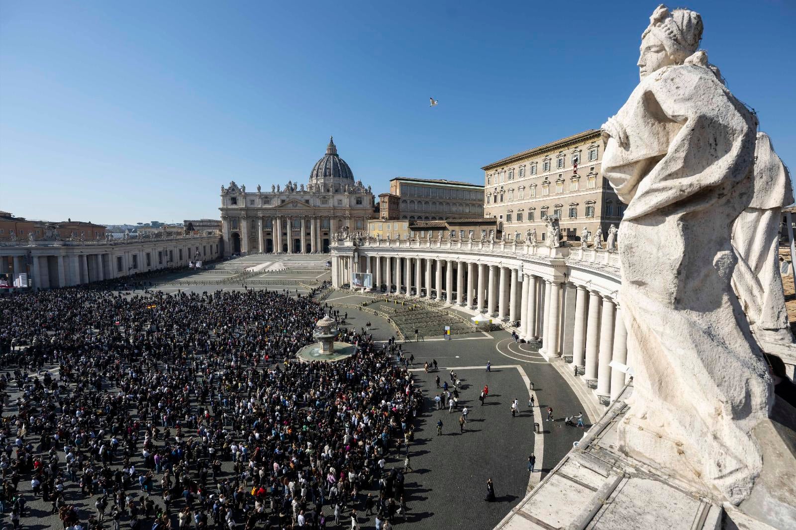 angelus crowd