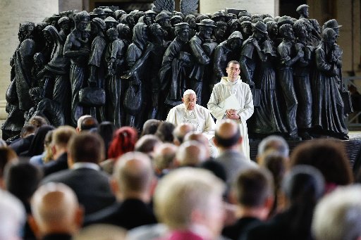 Pope Francis prays for migrants and refugees