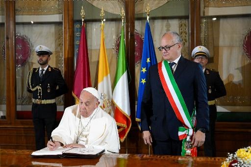 pope guest book