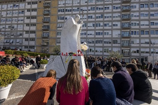 Young people pray at Rome's Gemelli hospital