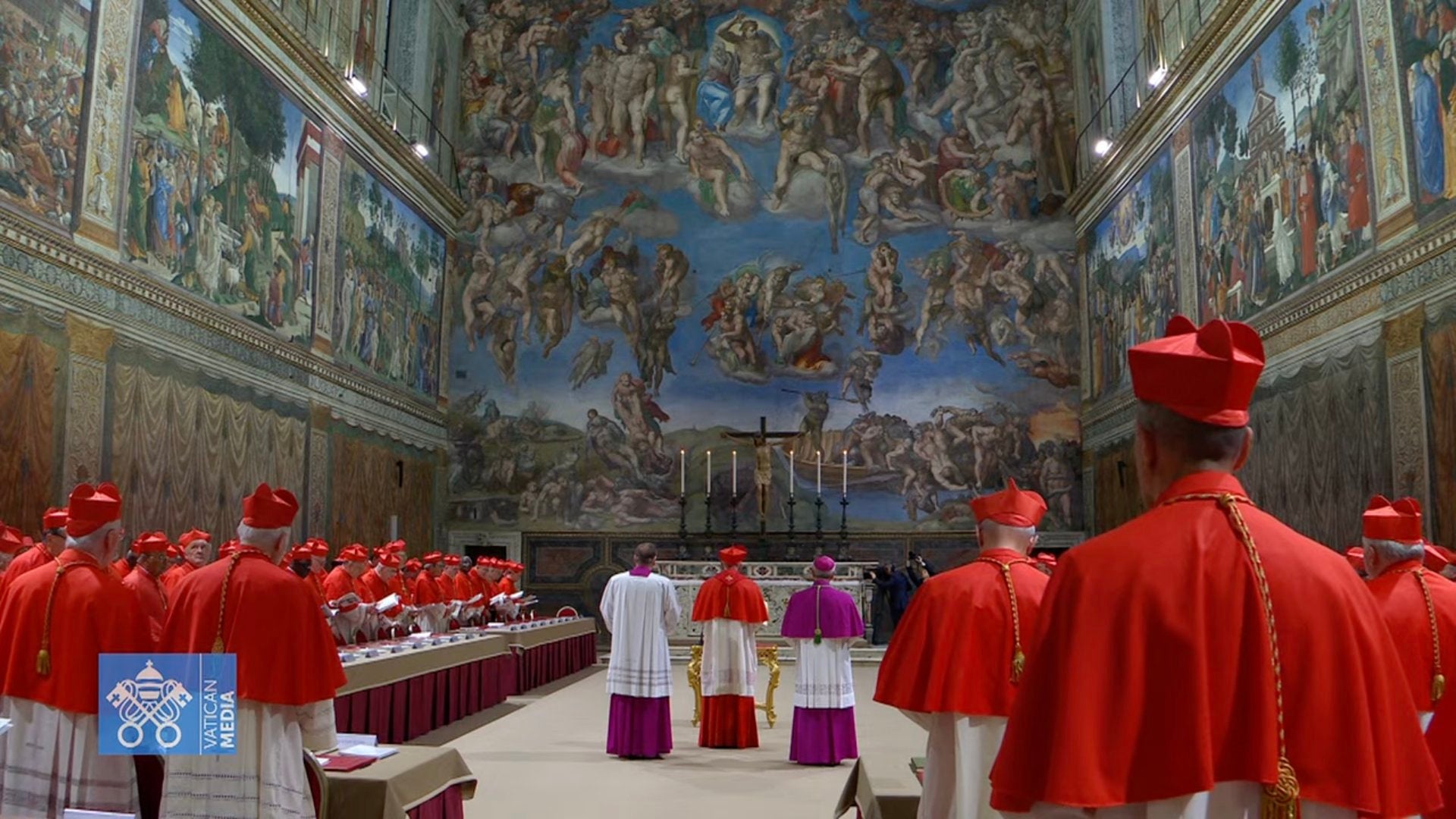 Cardinal Parolin prepares to take oath in conclave