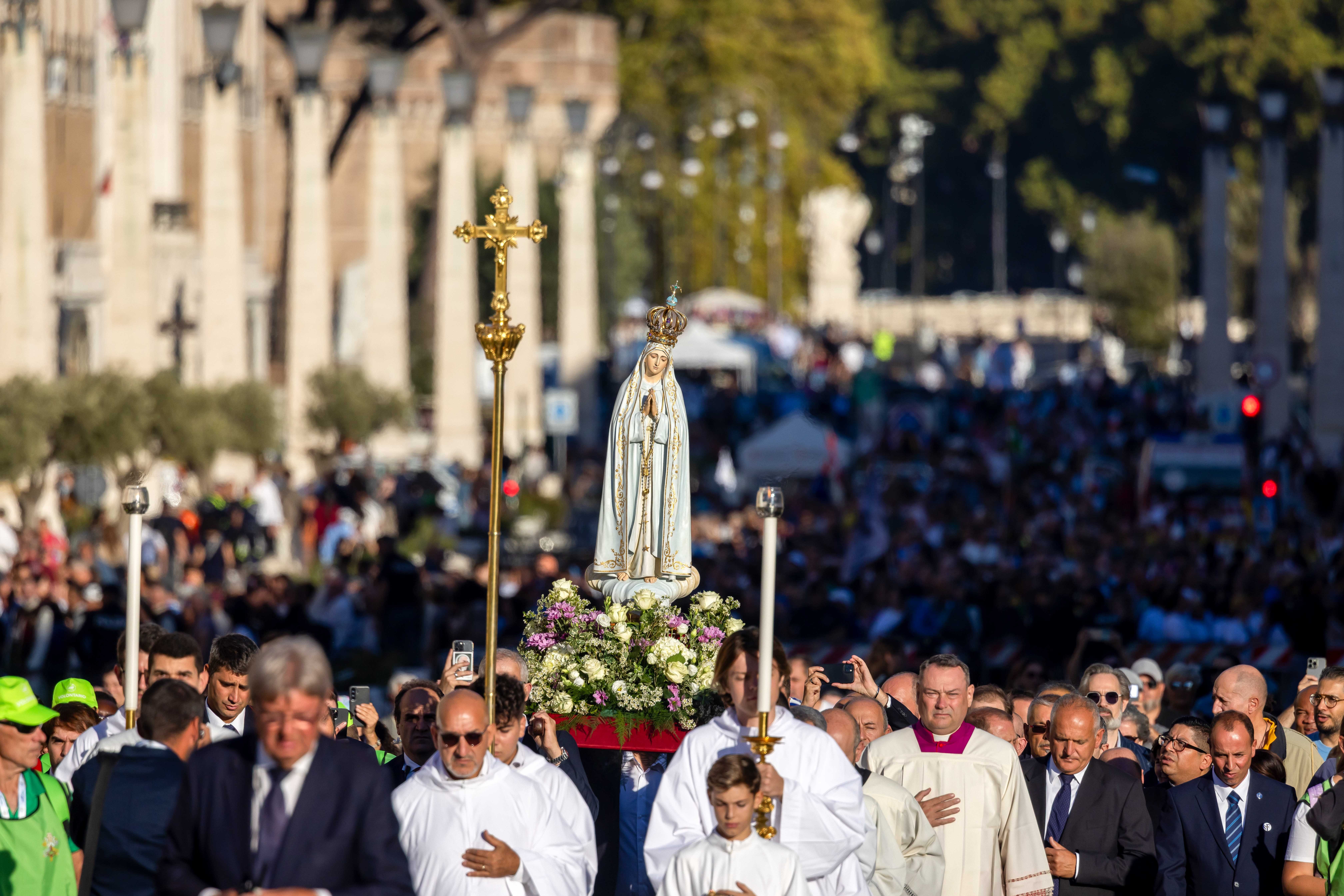 Rome procession with the statue of Our Lady of Fatima