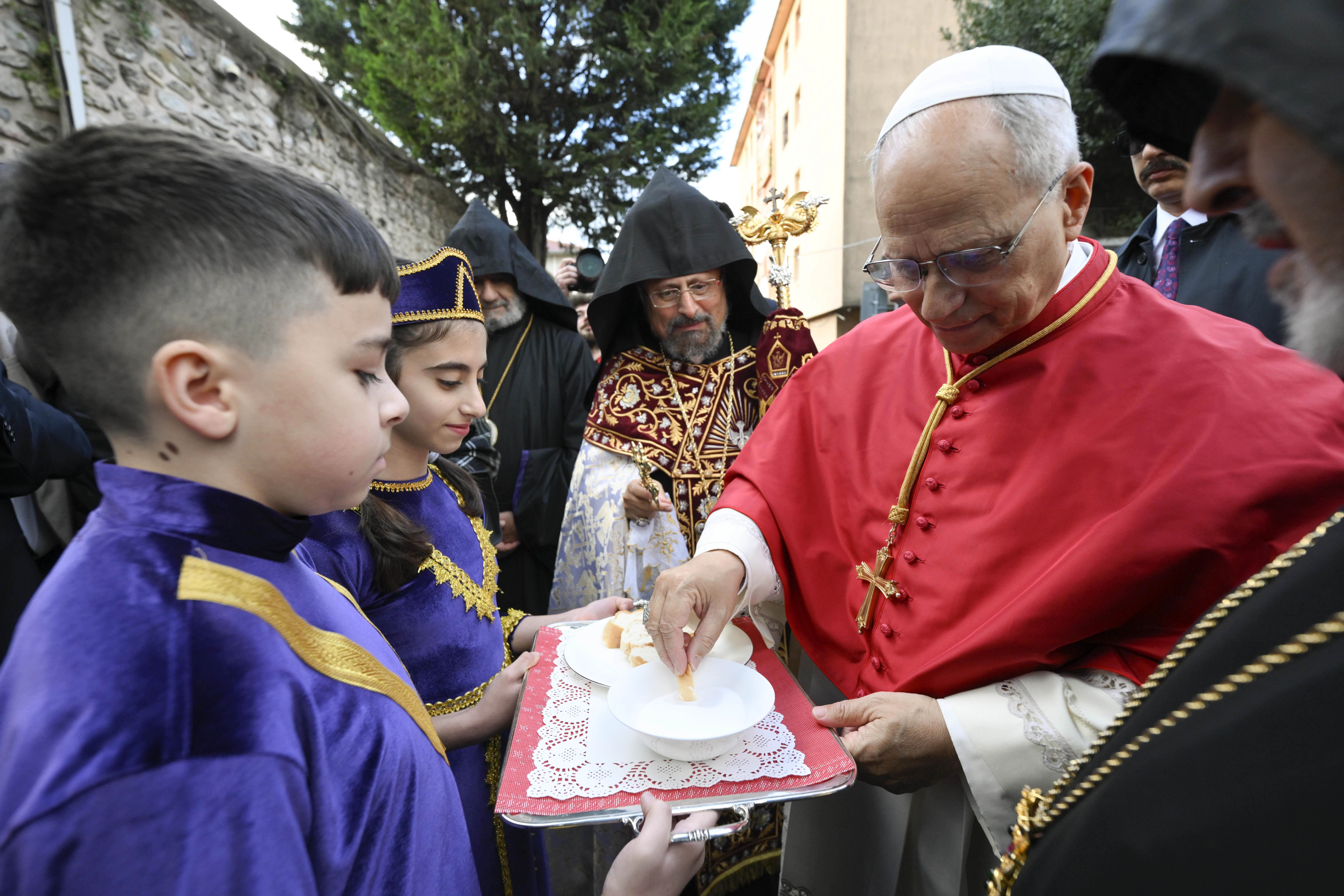 Pope Leo welcomed with bread and salt by Armenians in Turkey