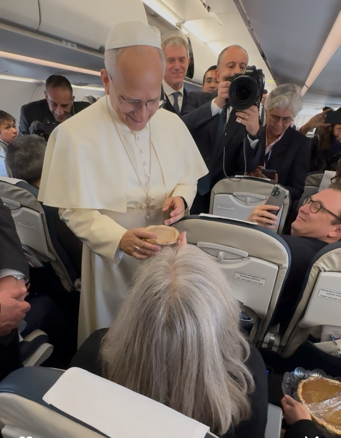 Pope Leo accepts a travel-sized pumpkin pie