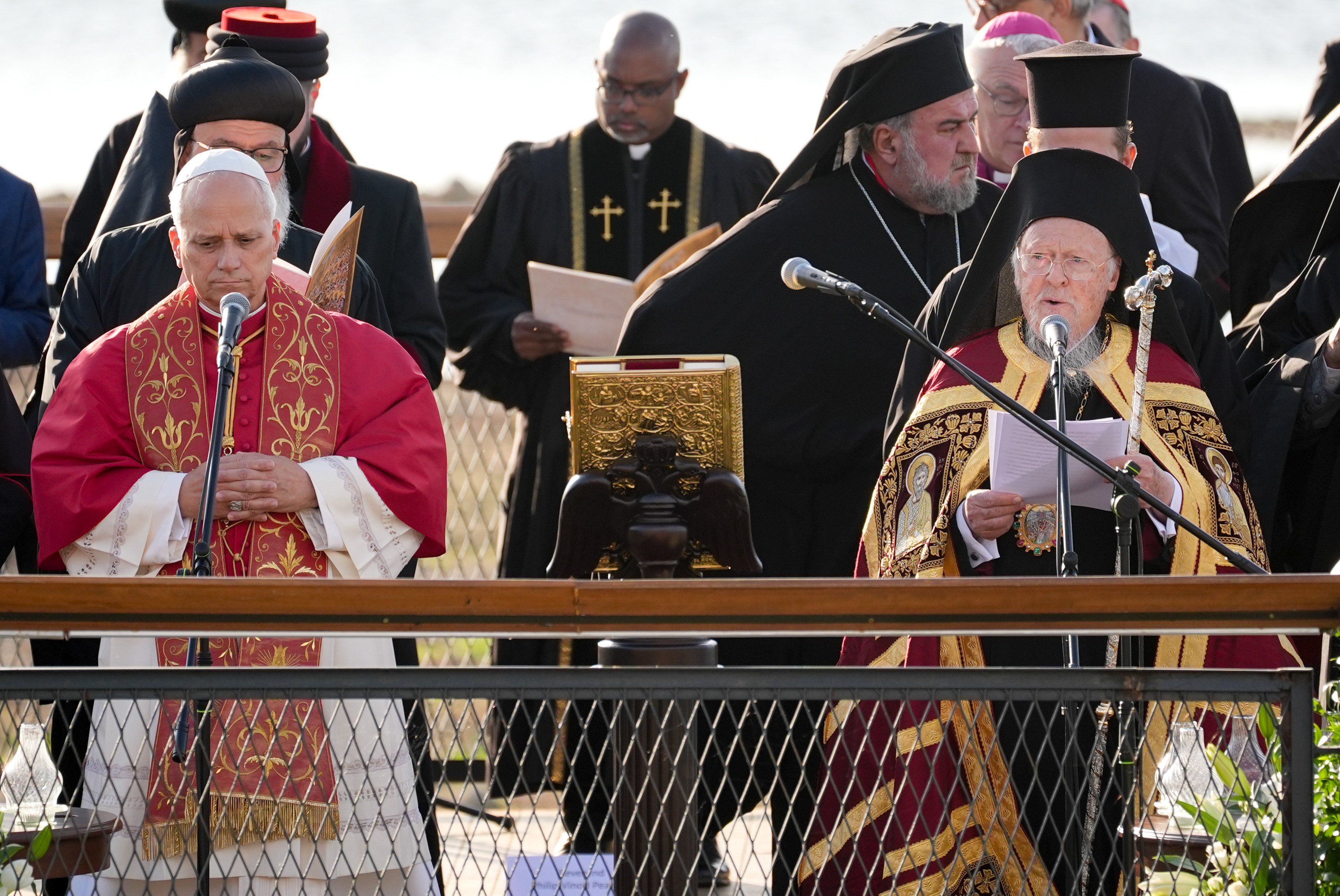 Pope Leo and Patriarch Bartholomew at Nicaea commemoration