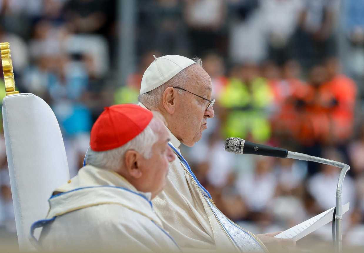 Pope Francis gives homily in Marseille