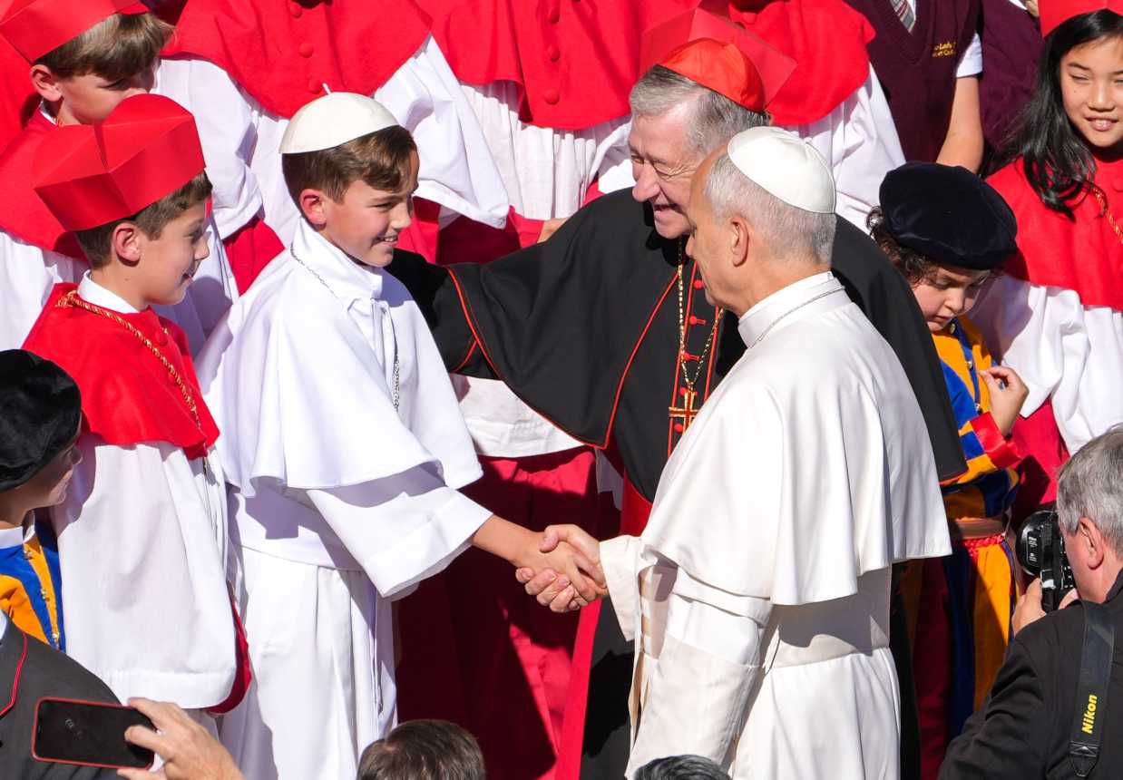 Pope Leo with Chicago school's "mock conclave" group