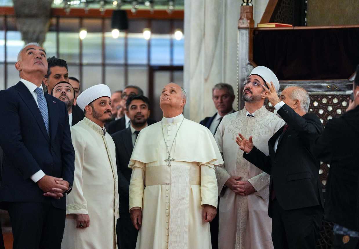 Pope Leo XIV in the Blue Mosque in Istanbul