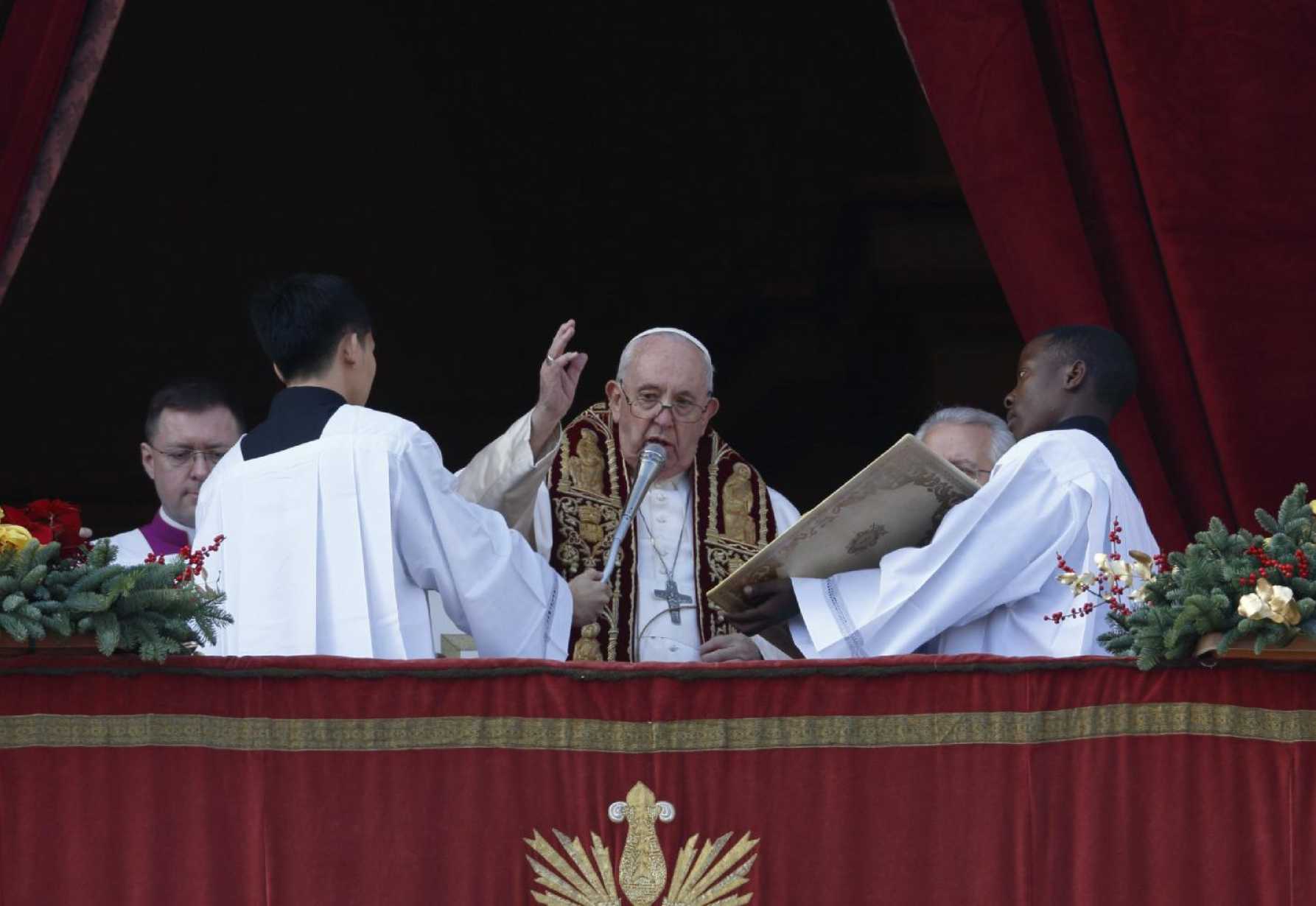 Listen to the cries of the newborn Prince of Peace, pope says on Christmas