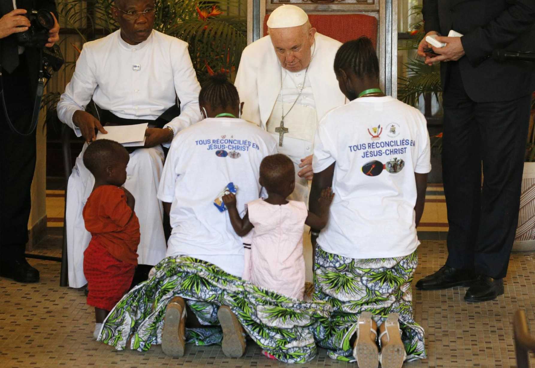 Victims of violence in Congo share their grief with pope