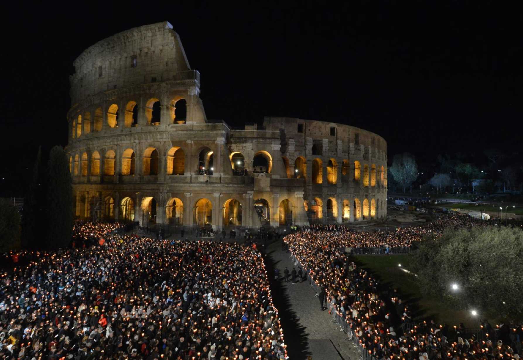 Pope prays at home while thousands attend Way of the Cross at Colosseum