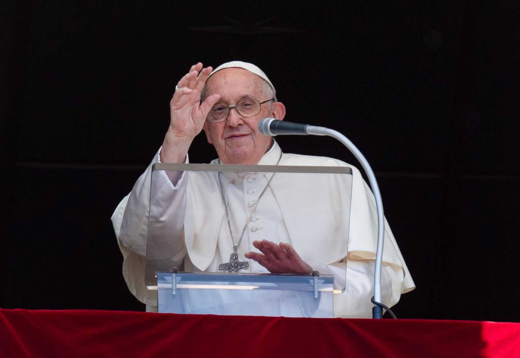 Remain faithful to what counts, no matter the cost, pope says
