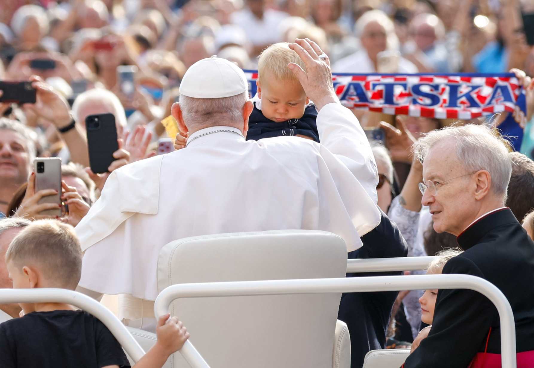 Pope praises Venezuelan 'doctor of the poor' for putting faith into action