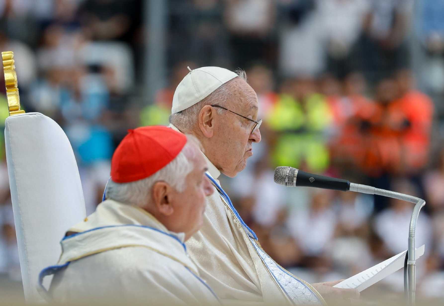 Take leap of faith and dare to love your family, those in need, pope says