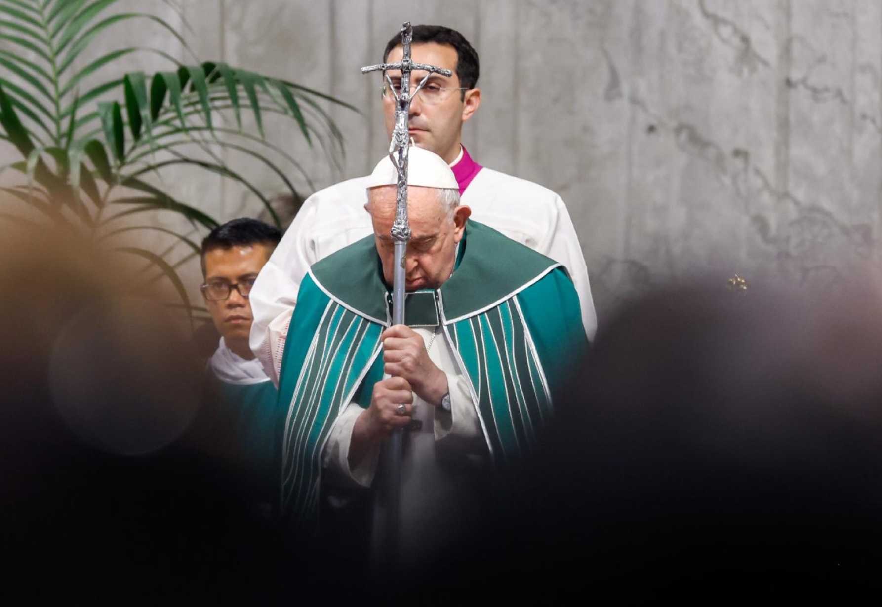 Wanting to 'control' God, confine him to an agenda is idolatry, pope says
