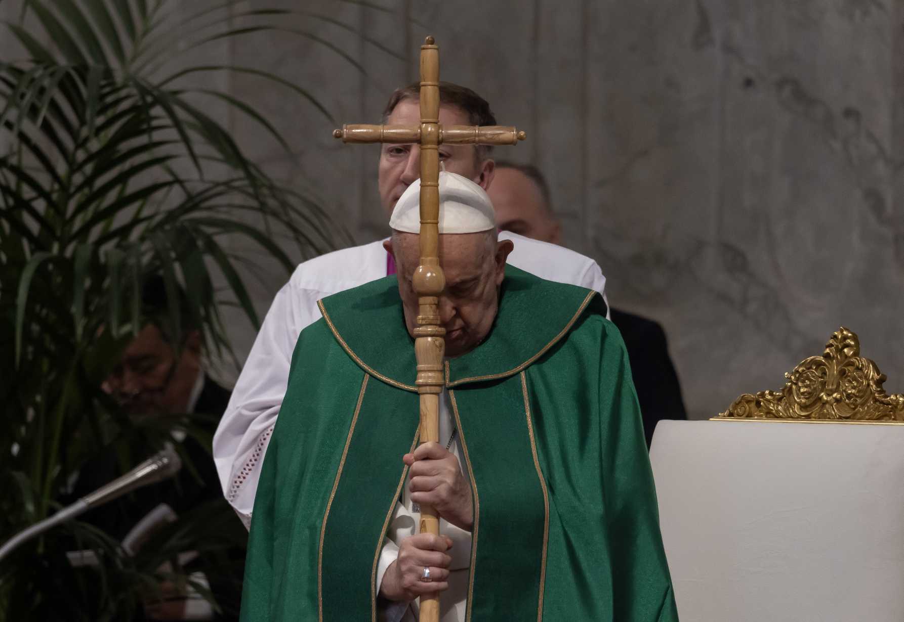 'Poverty is a scandal,' pope says; Christians must use gifts for charity