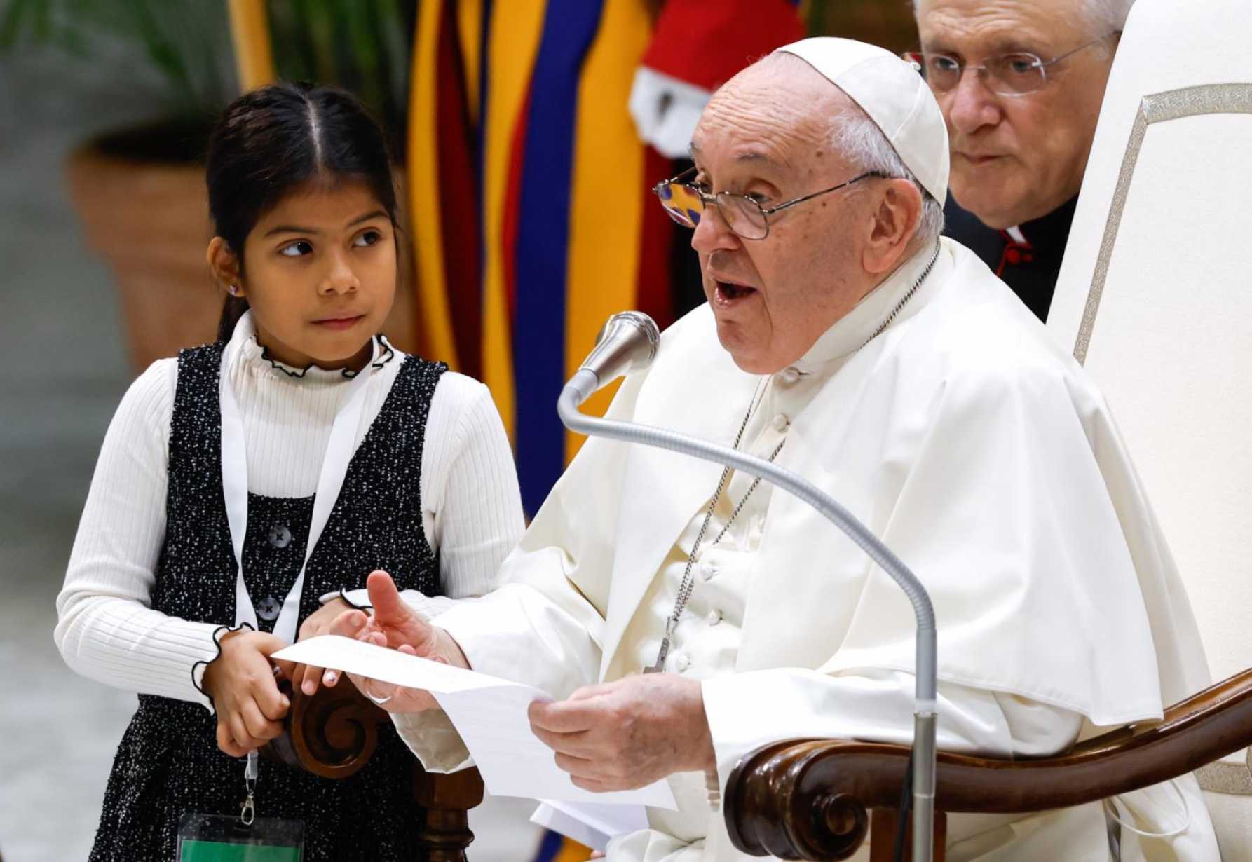 Pope encourages children to speak up, work for peace