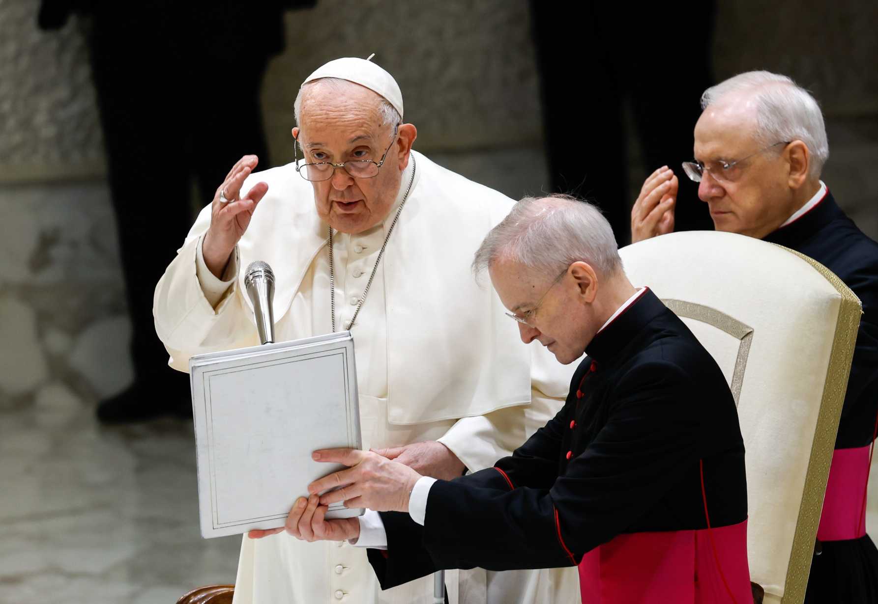 Pope: Gifts and parties are OK, but don't forget Jesus at Christmas