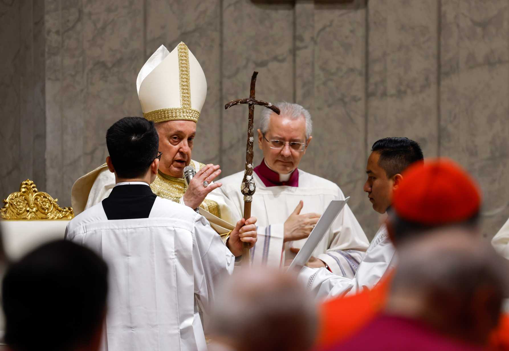 Bring Mary's gratitude and hope into the new year, pope says