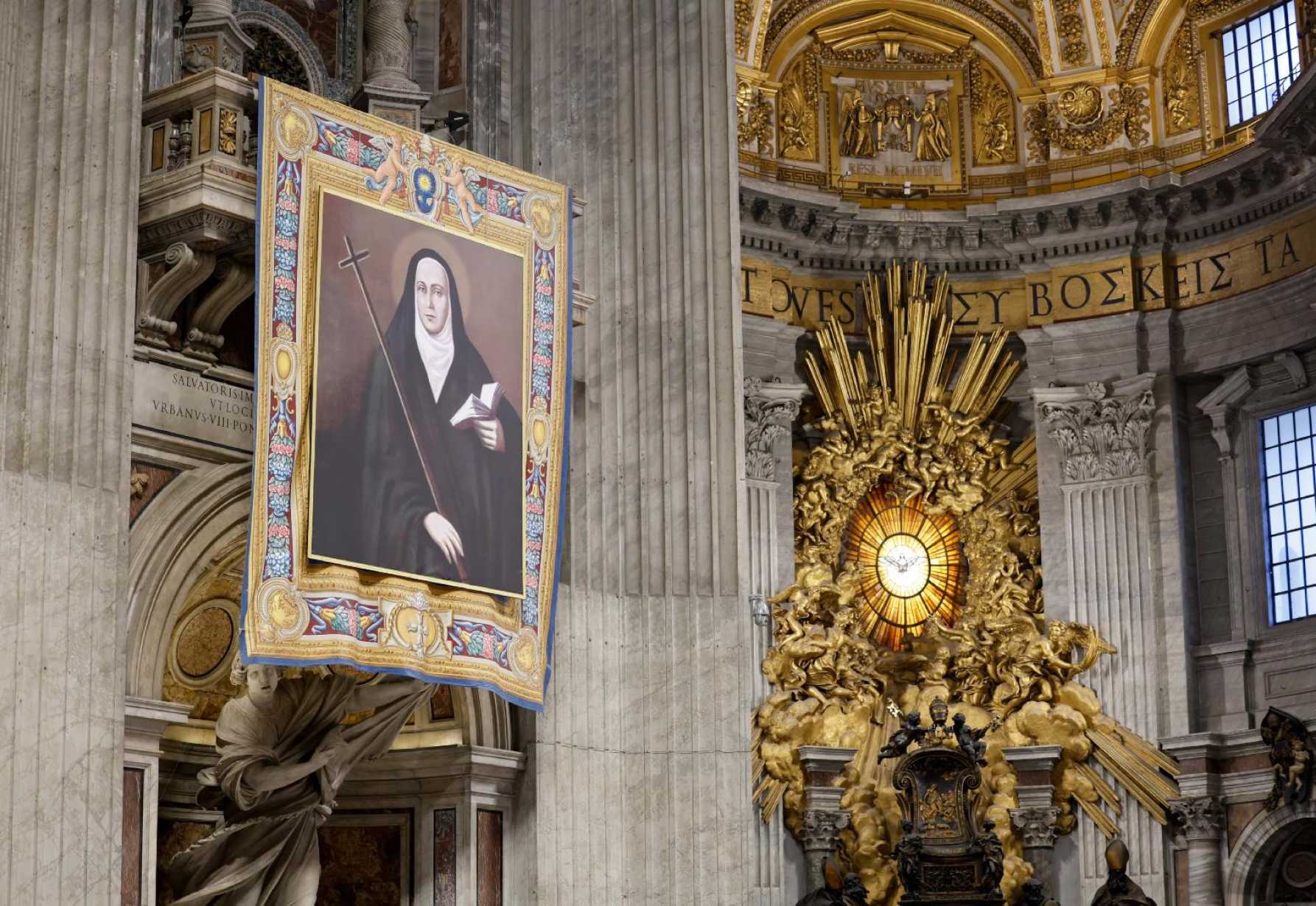 Prayer can change people's hearts, pope says at canonization Mass