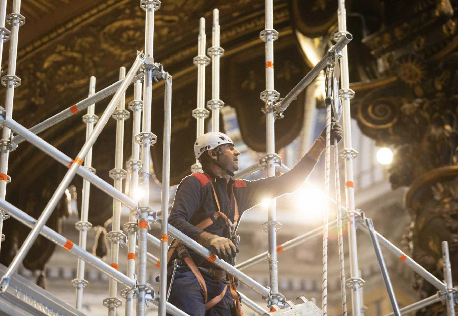 Bernini's baldachin masterpiece disappears from public view until Holy Year