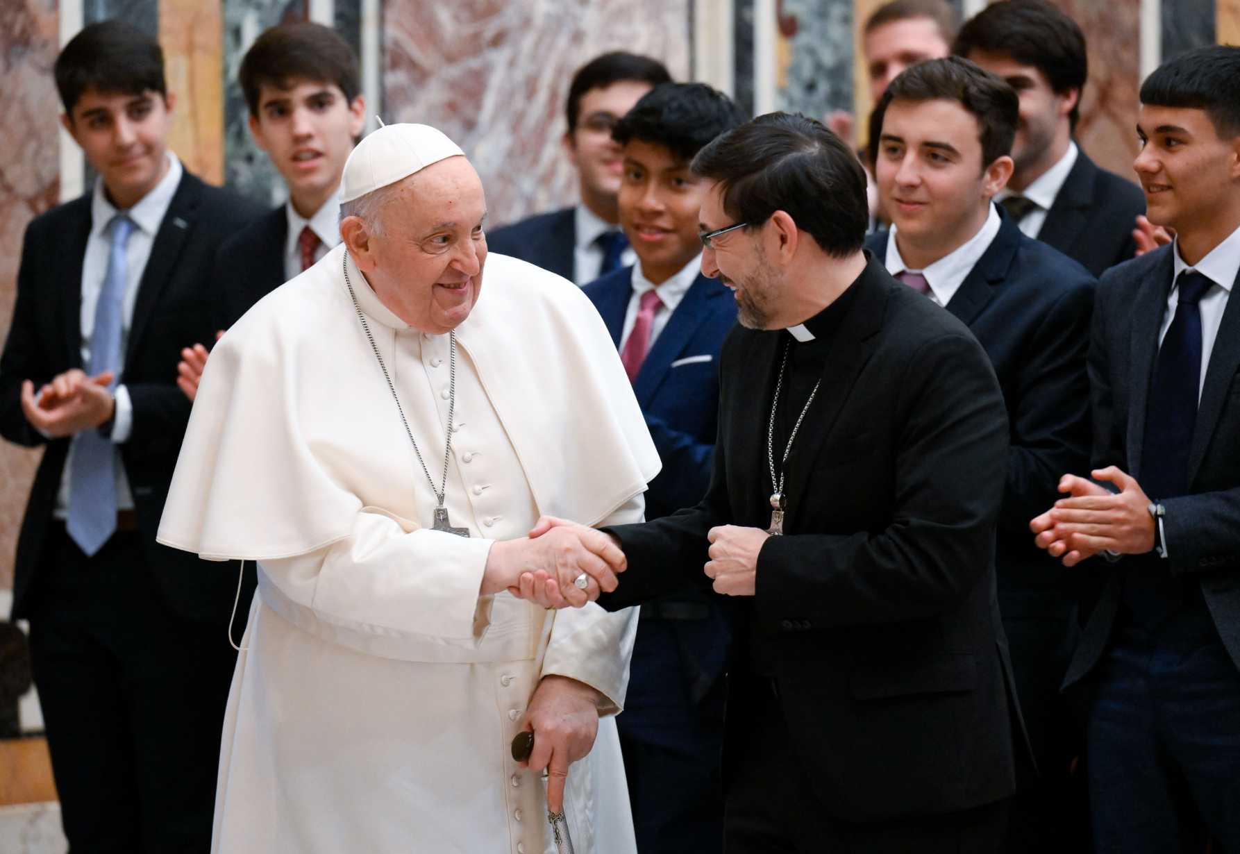 Pope tells seminarians to put the Eucharist at the center of formation