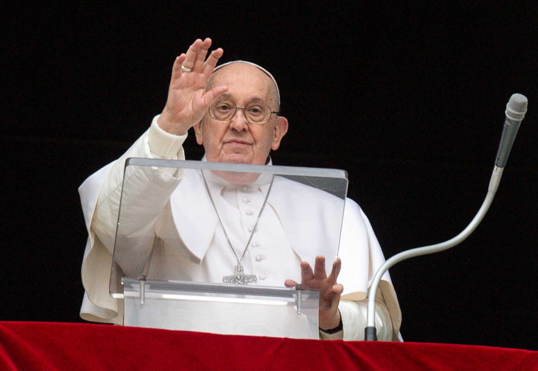 Jesus wants all people to be saved, pope says at Angelus