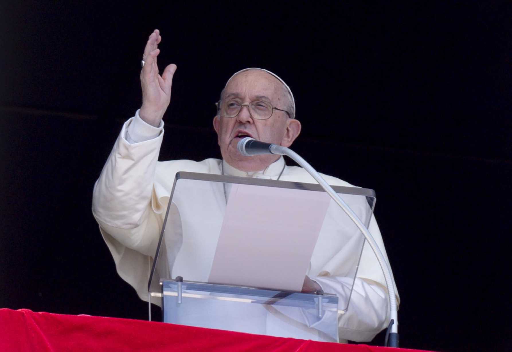 Pope pleads for military restraint in the Middle East