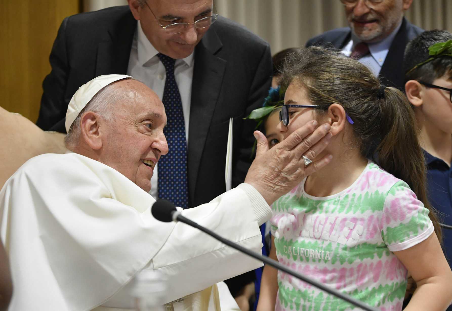 Peace in politics, in the world starts in people's hearts, pope says