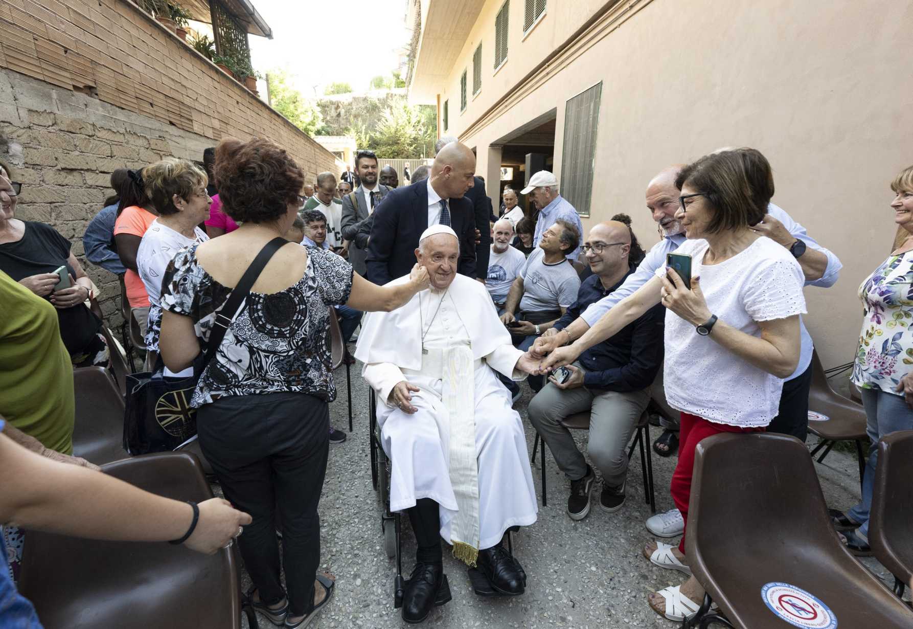 A Christian community listens to kids, accompanies the elderly, pope says
