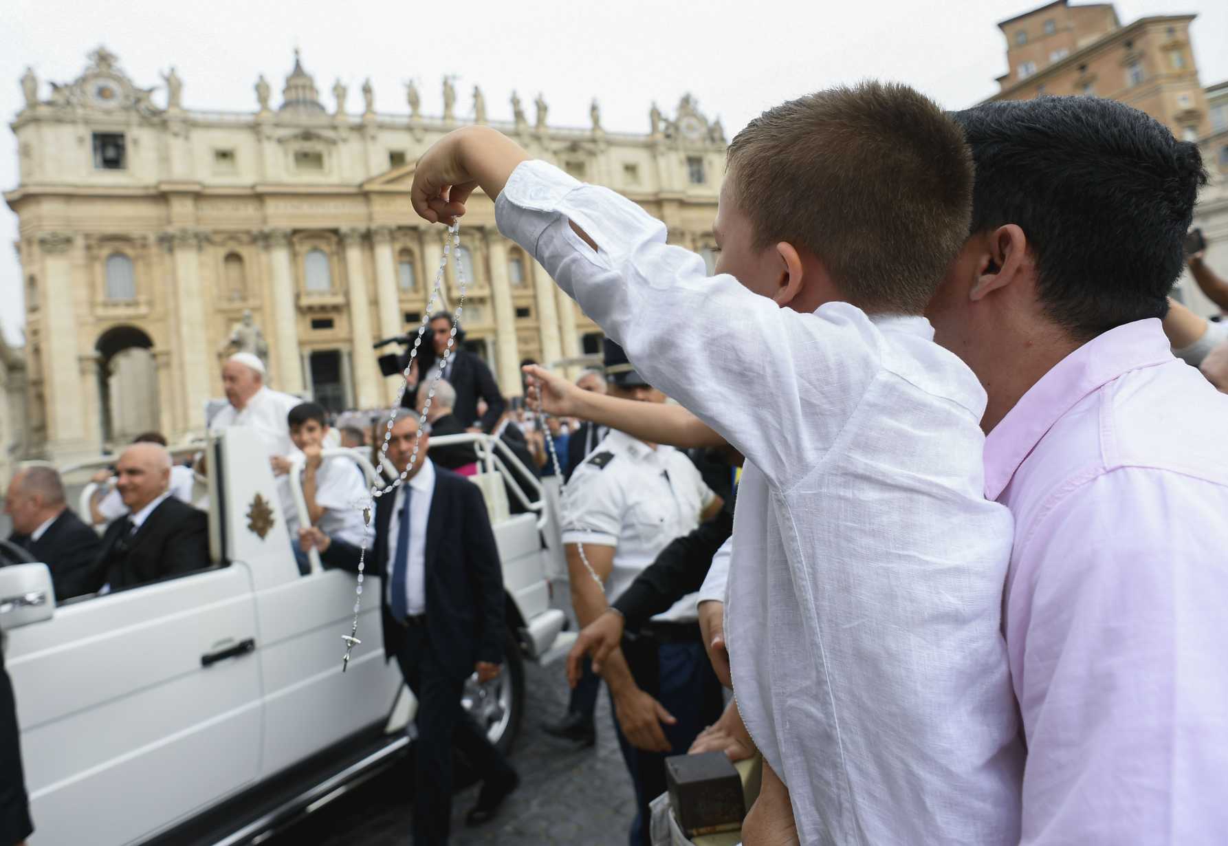 Praying with the Book of Psalms will bring comfort, happiness, pope says