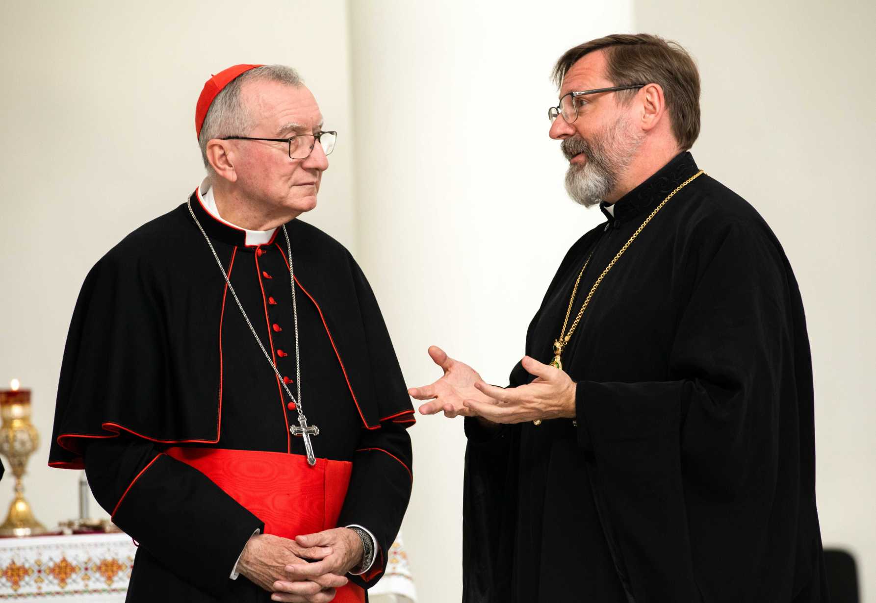 Cardinal visits Ukraine, conveys closeness of pope