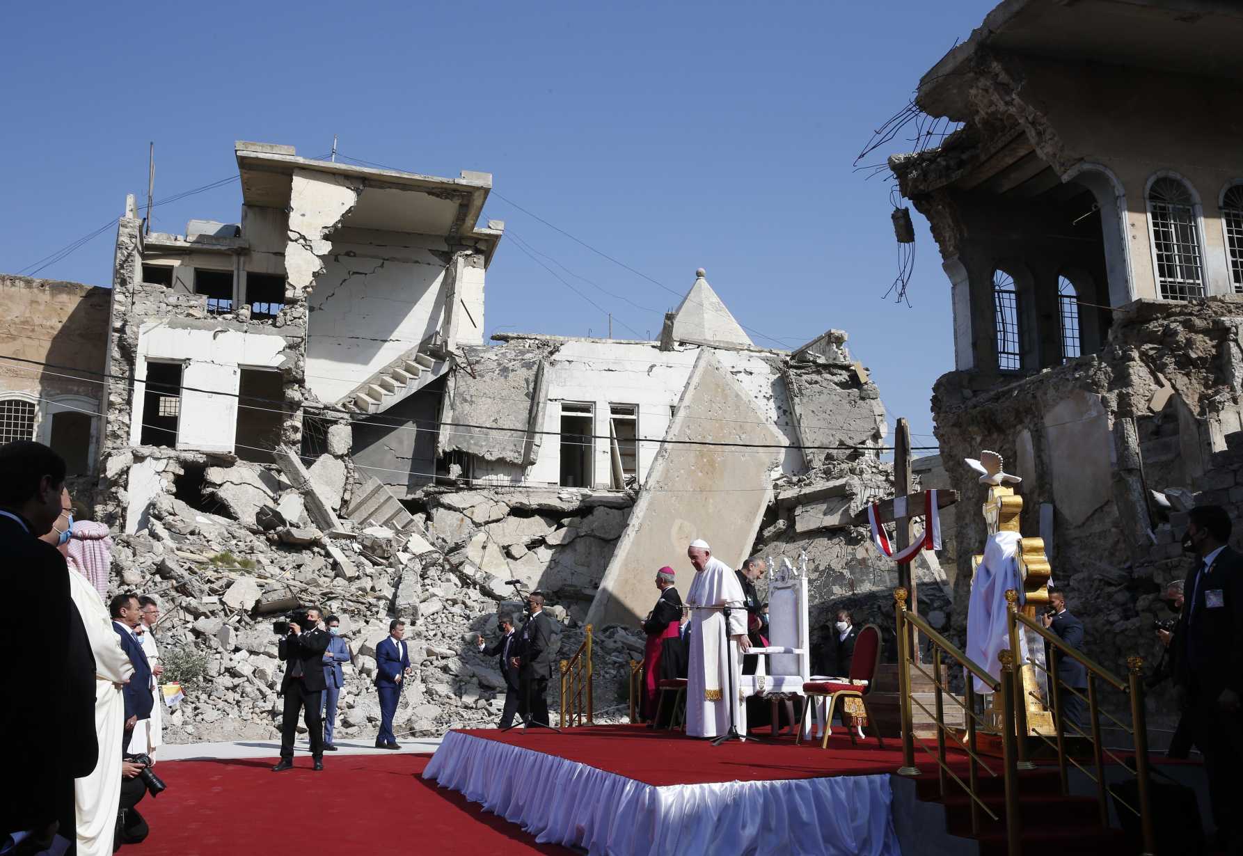 Pope praises prayerful solidarity with persecuted Christians