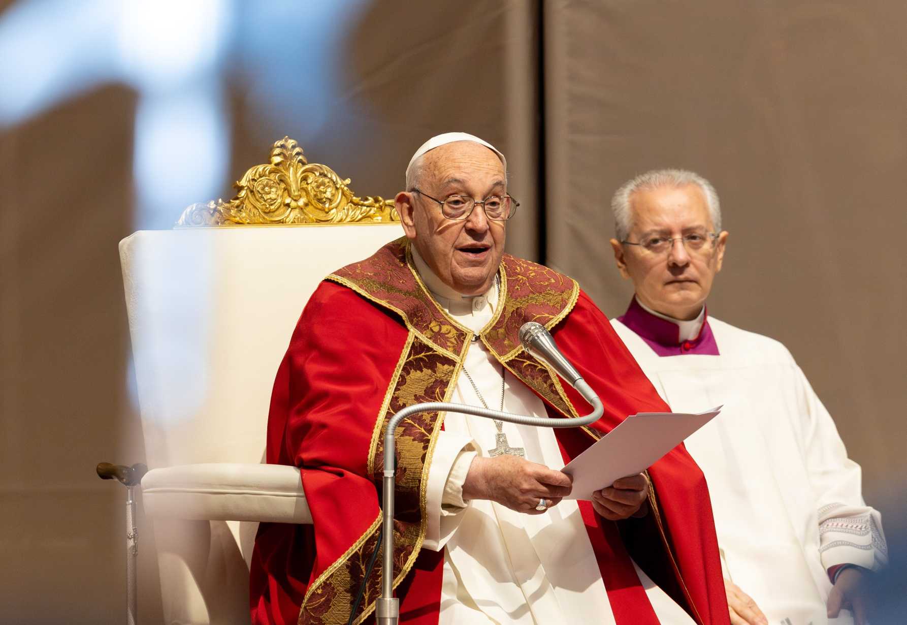 Pope offers Mass for cardinals and bishops who died in past year
