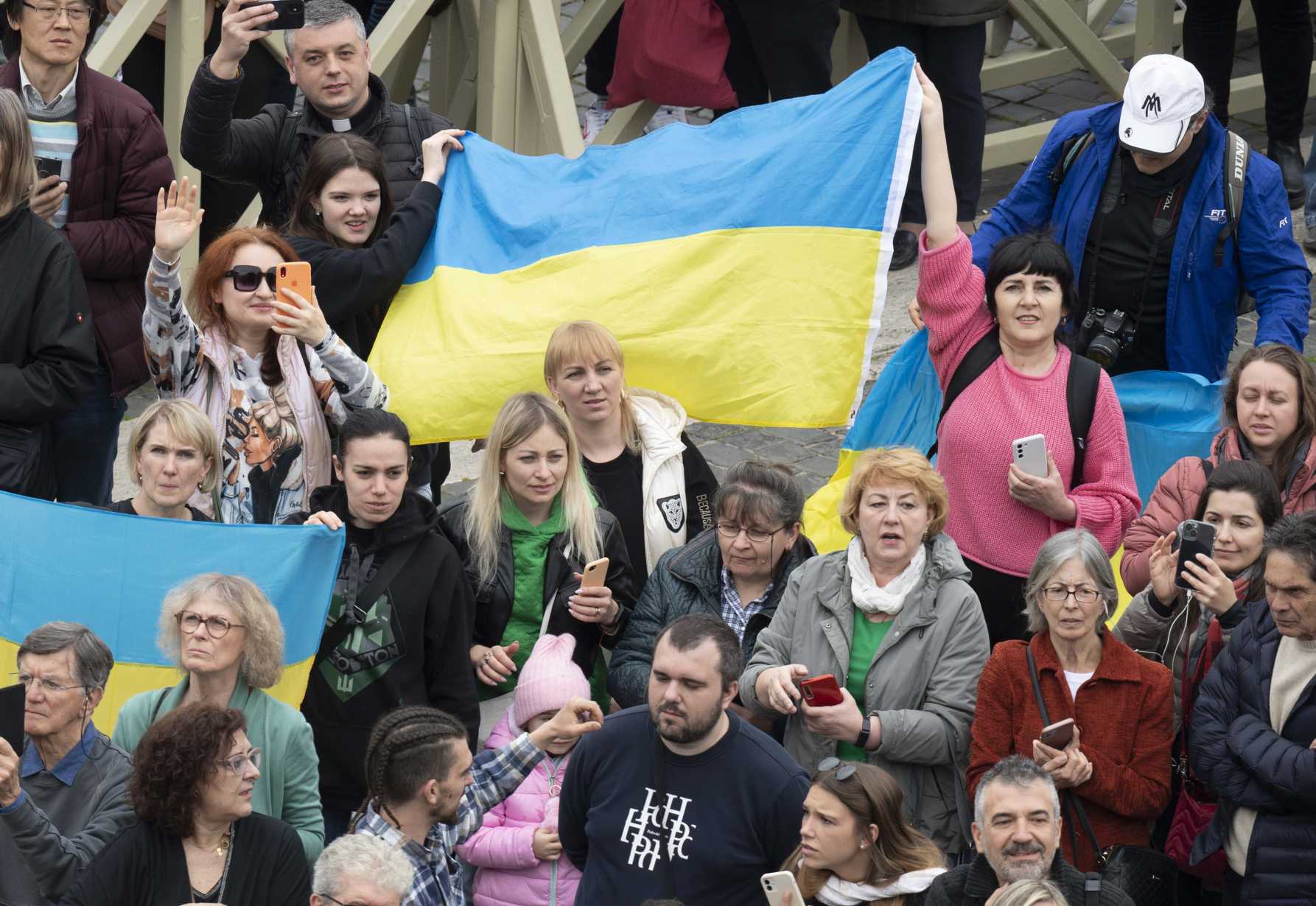 Pope prays for dialogue, reconciliation, peace in Ukraine