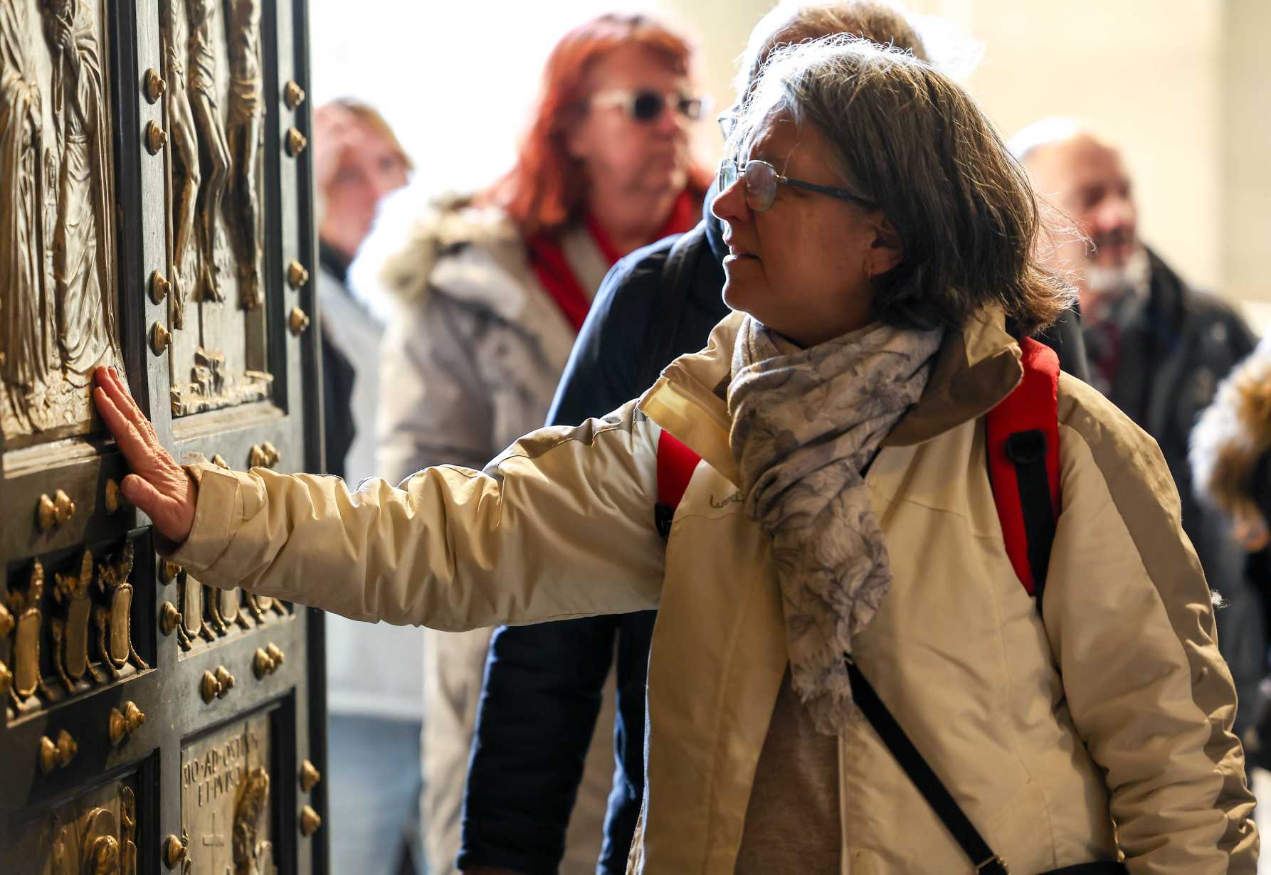 St. Peter's Holy Door sees more than half million pilgrims in two weeks