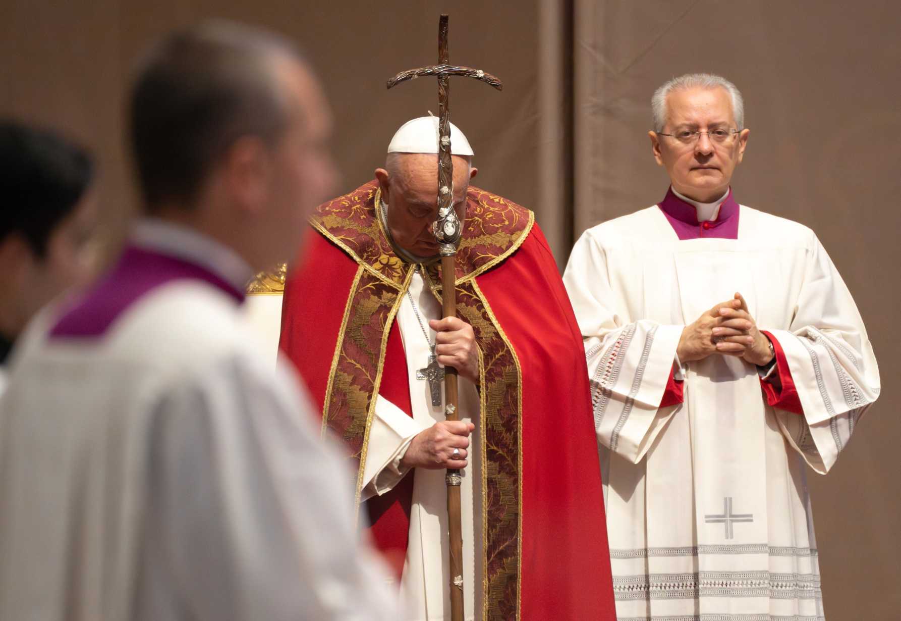 Pope sends condolences to families, US for midair collision near DC