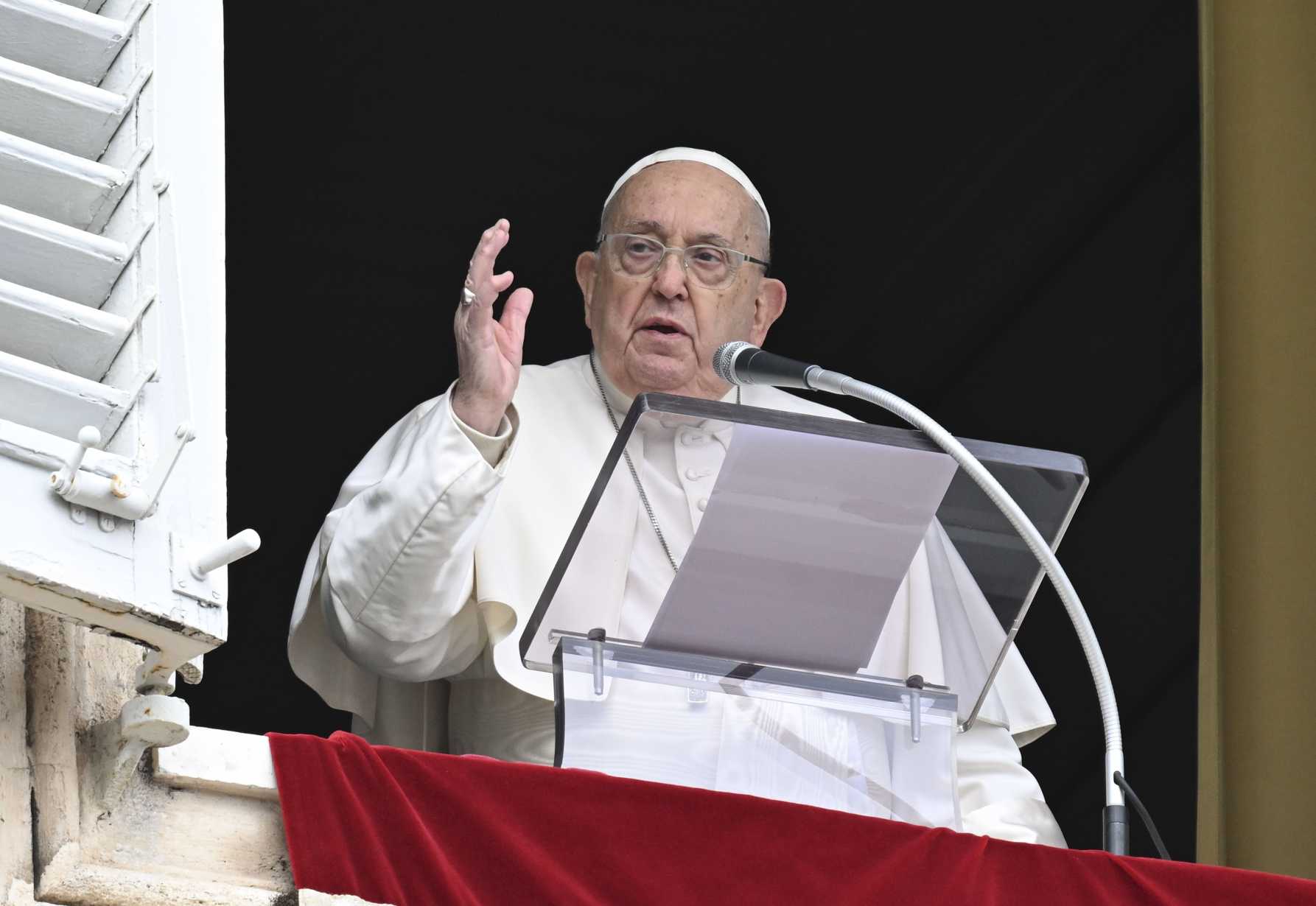 Pope offers prayers for those impacted by LA wildfires