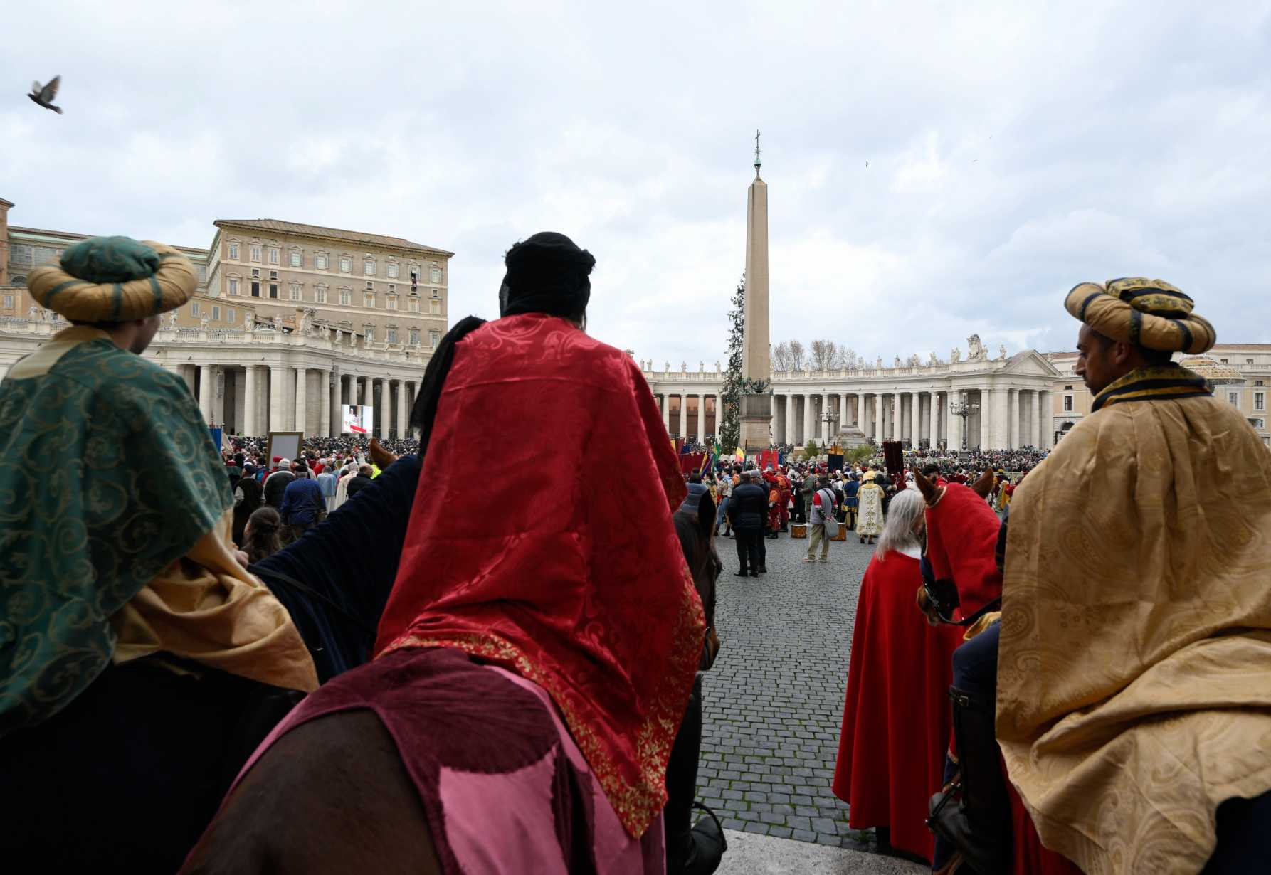God does not reject, forget anyone, pope says on feast of Epiphany