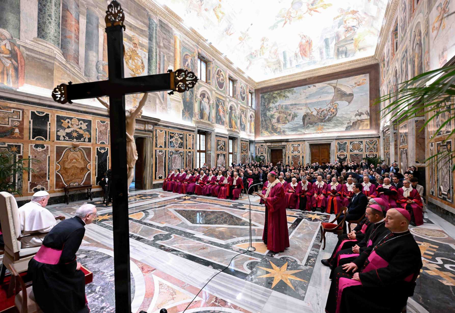 Help purify, restore relationships, pope tells judges at Vatican tribunal